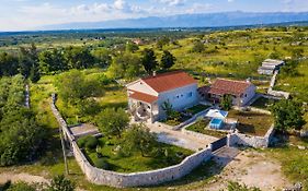 Holiday Home Ante With Beautiful Private Garden
