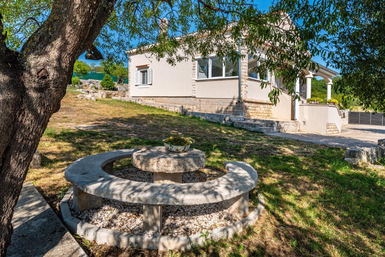 Holiday Home Ante With Beautiful Private Garden Nadin Buitenkant foto
