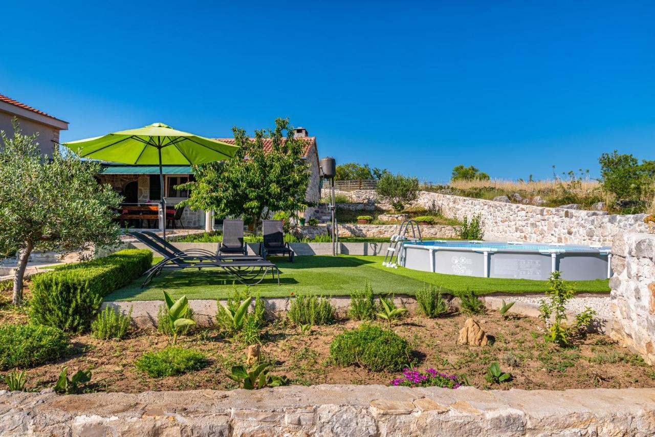 Holiday Home Ante With Beautiful Private Garden Nadin Buitenkant foto