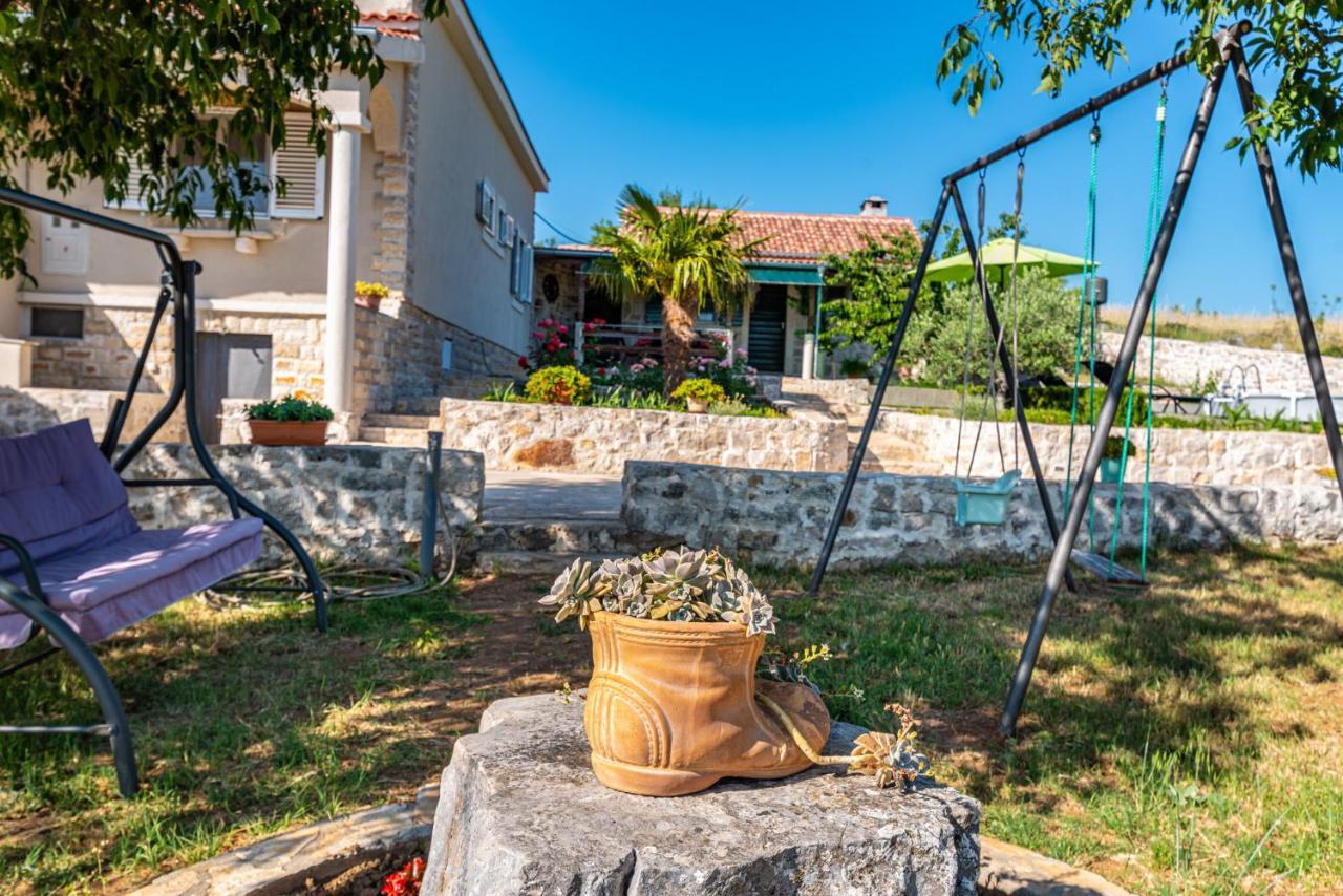 Holiday Home Ante With Beautiful Private Garden Nadin Buitenkant foto