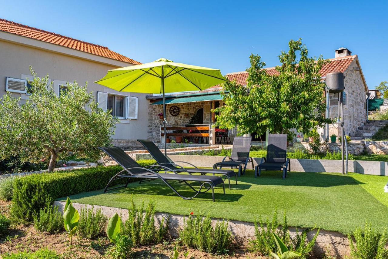 Holiday Home Ante With Beautiful Private Garden Nadin Buitenkant foto