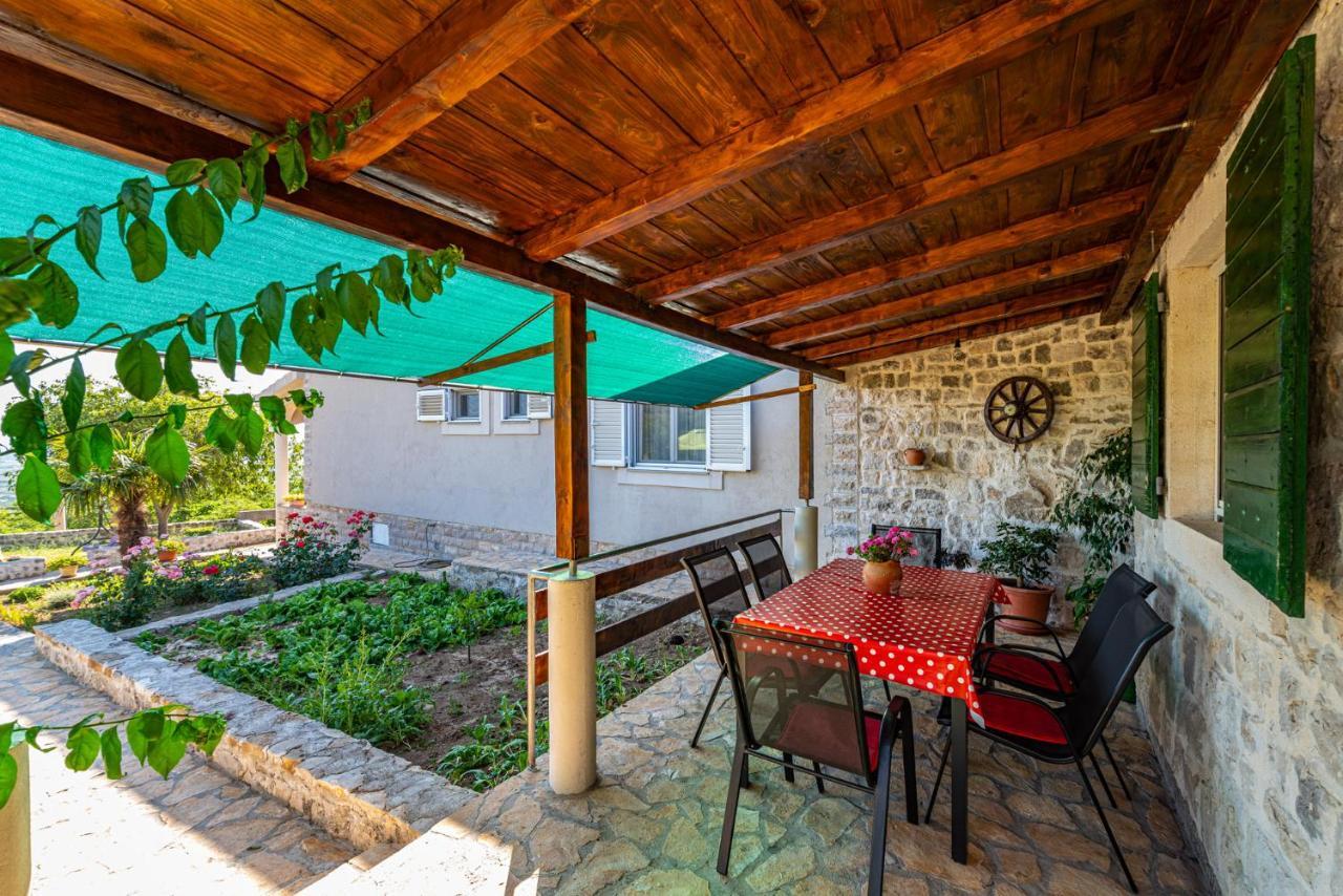 Holiday Home Ante With Beautiful Private Garden Nadin Buitenkant foto