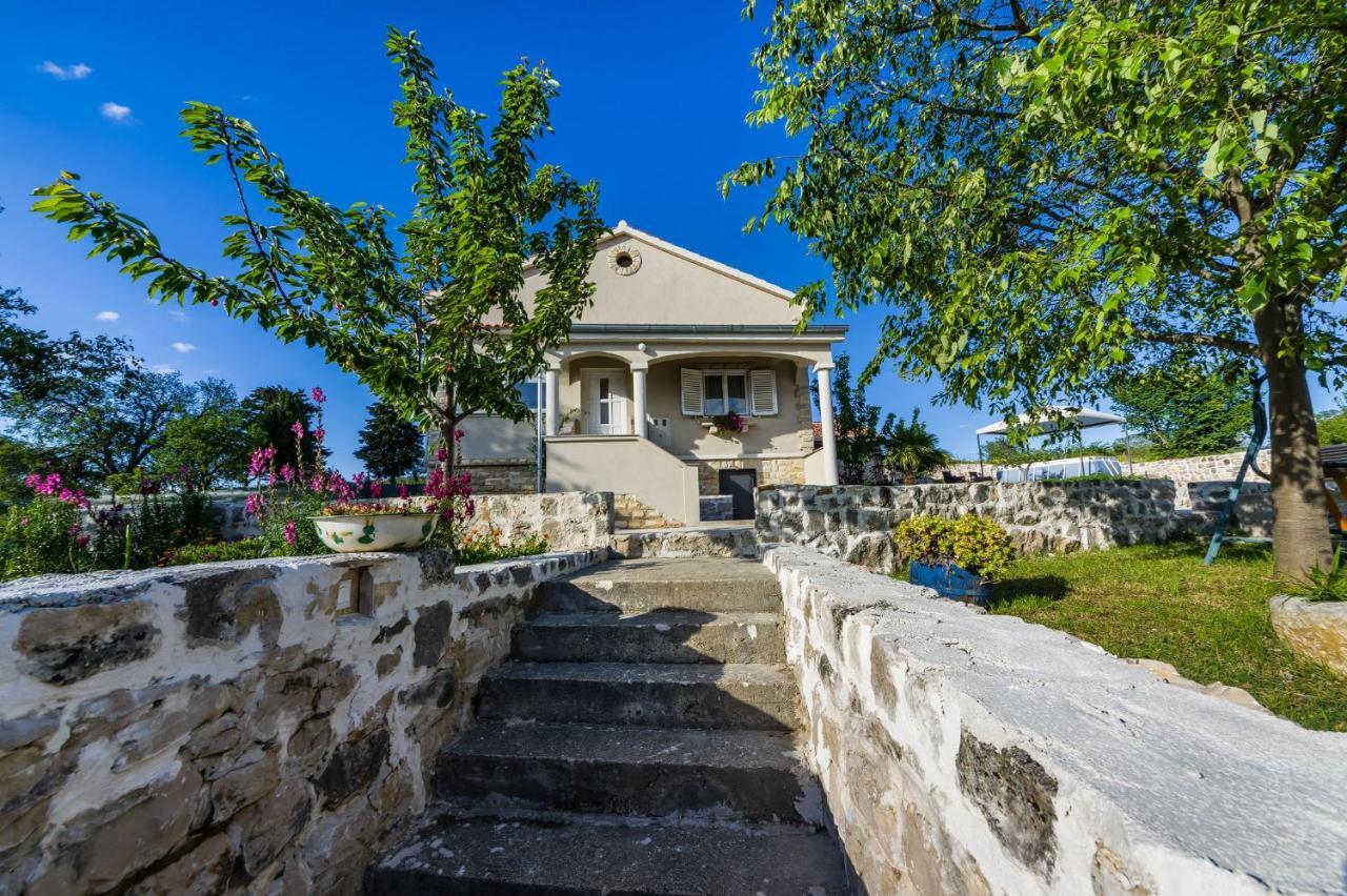 Holiday Home Ante With Beautiful Private Garden Nadin Buitenkant foto