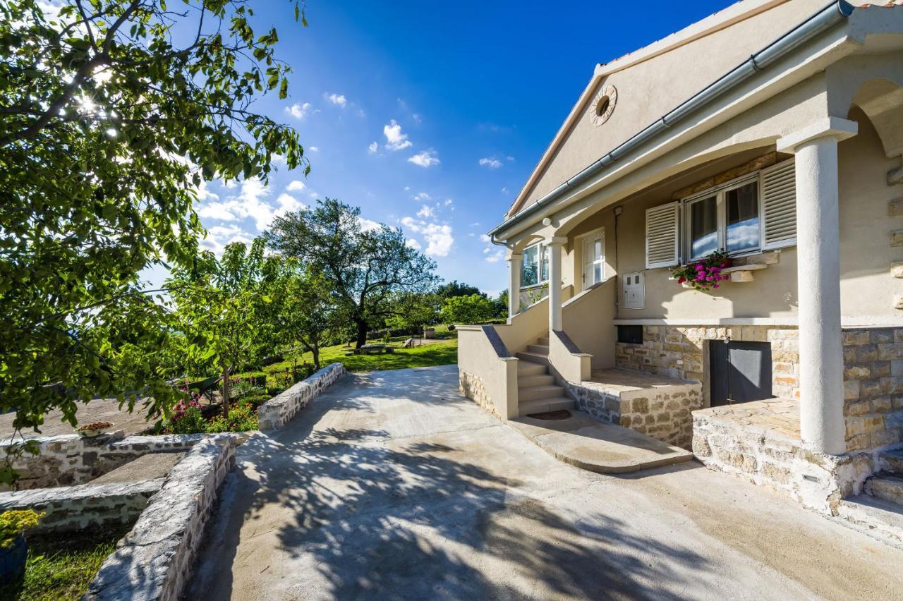 Holiday Home Ante With Beautiful Private Garden Nadin Buitenkant foto